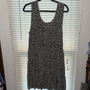 Flower dress with faux buttons